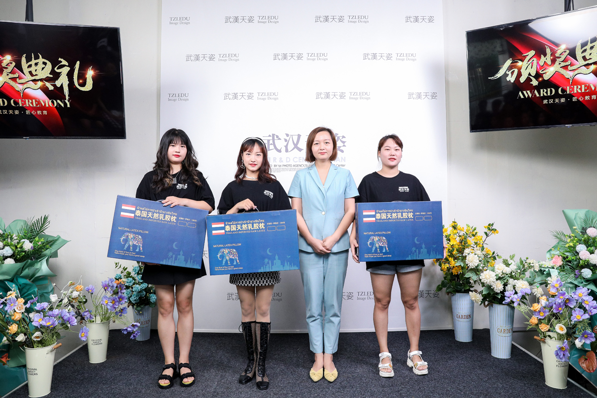 9月開學(xué)典禮現(xiàn)場