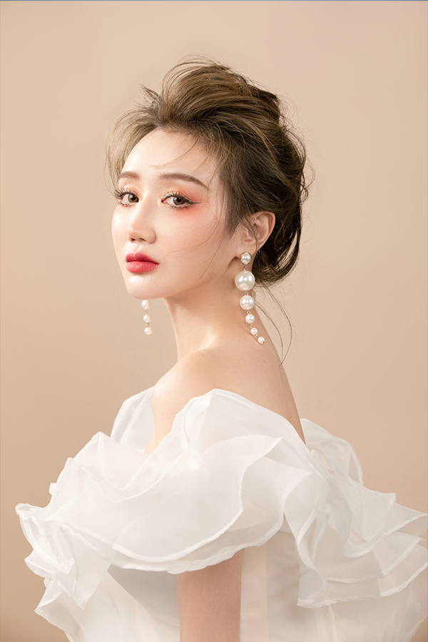 女神級(jí)新娘造型