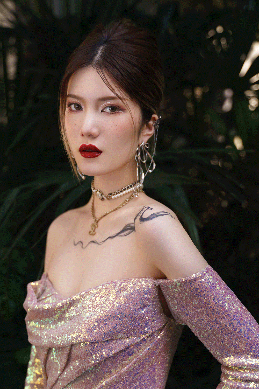 明星海報風(fēng) 輕泰混血妝